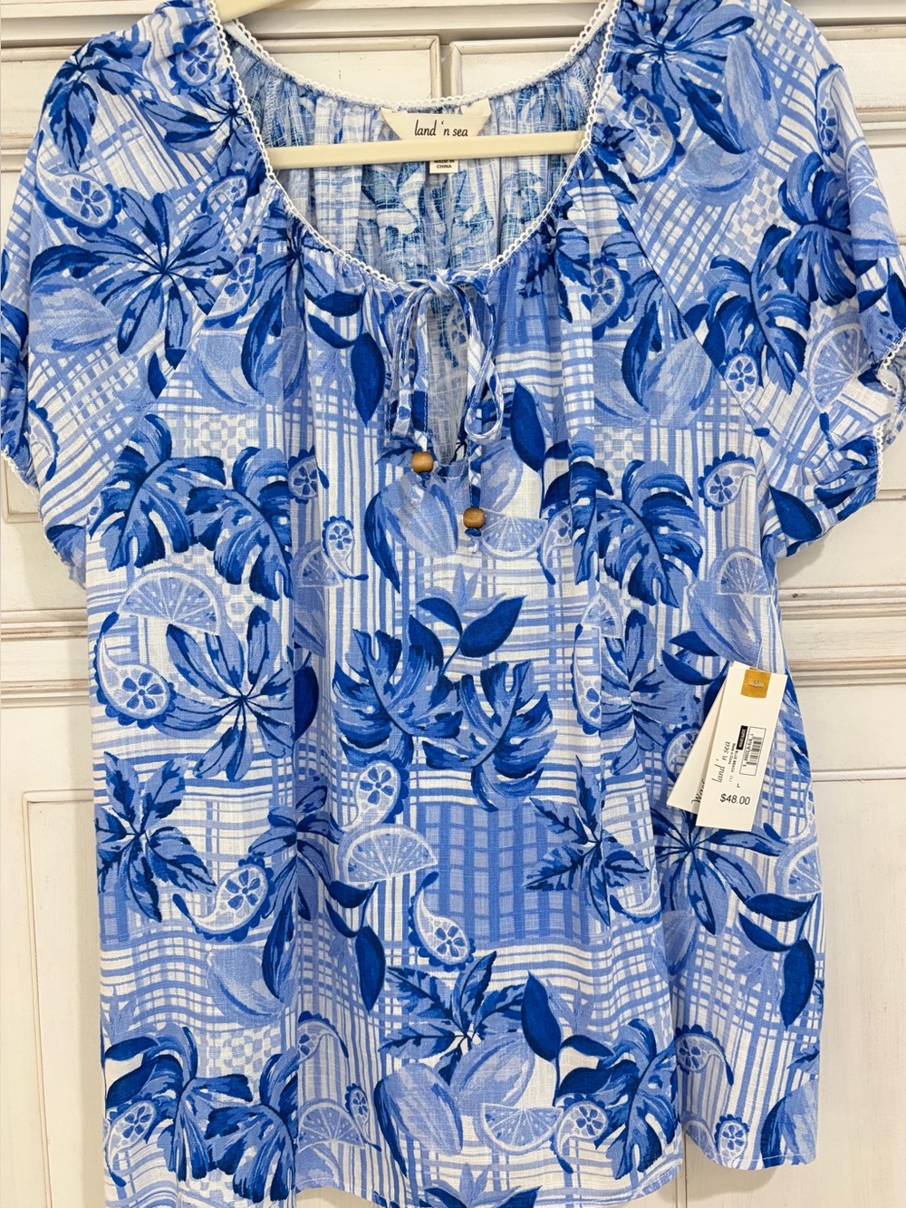 NWT SZ L Land ‘n Sea Blue Floral Tie-Neck Women’s Top